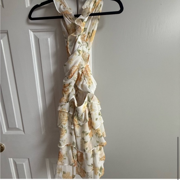 Ever New cut out waist mini dress in yellow floral - Picture 6 of 6